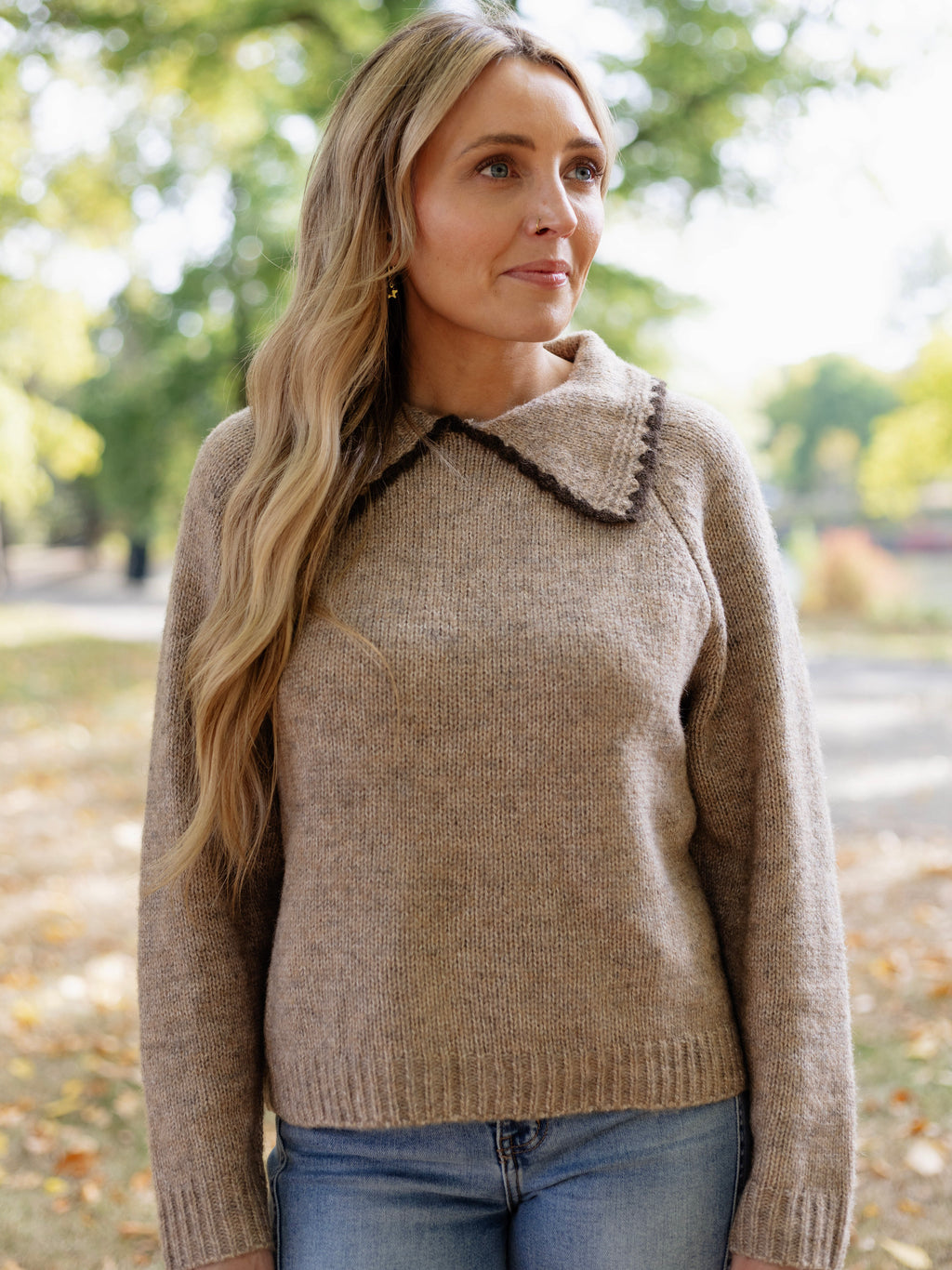 Hadley Contrast Trim Sweater in Mocha