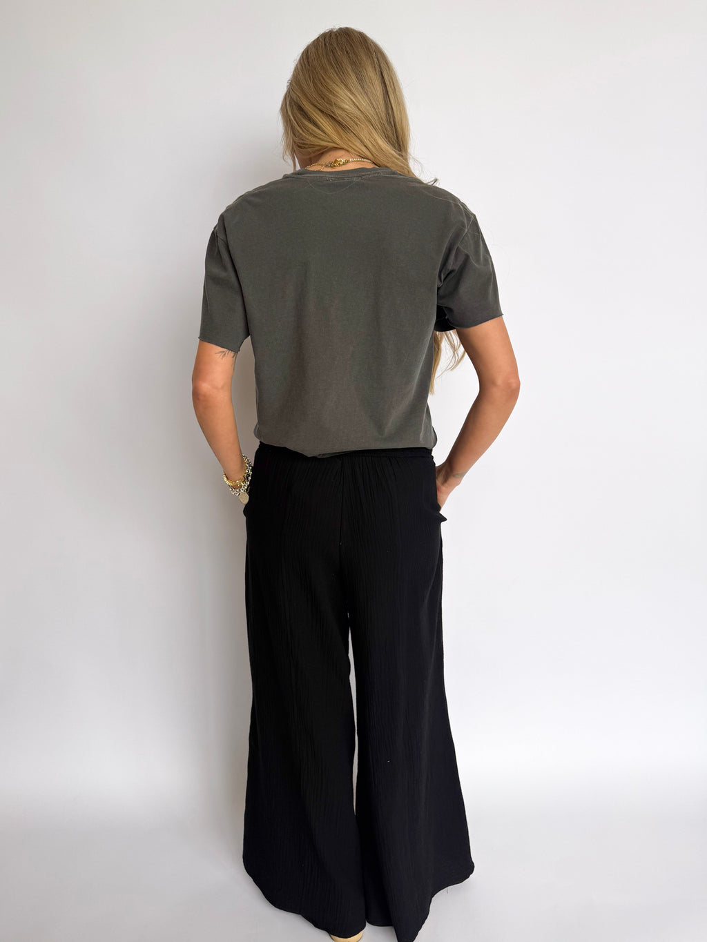 Vienna Easy Tiger Vintage Graphic Cropped Tee in Pepper