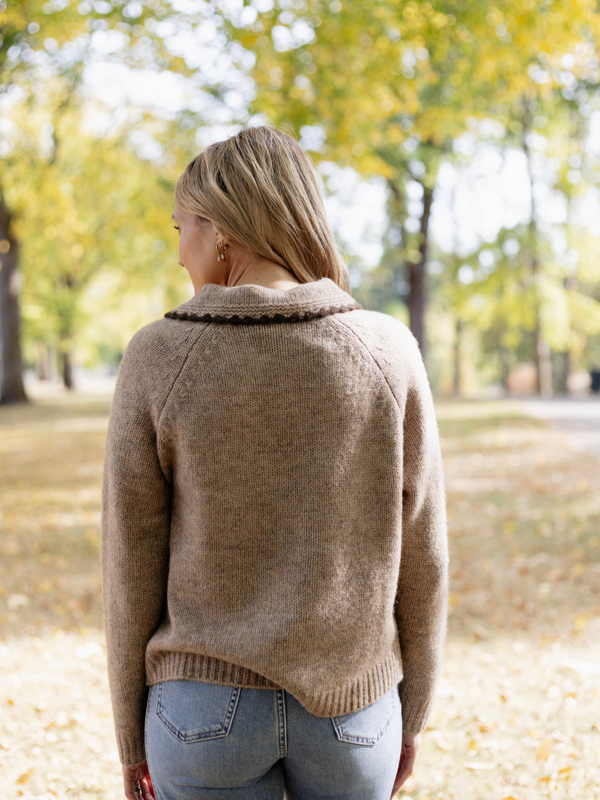 Hadley Contrast Trim Sweater in Mocha