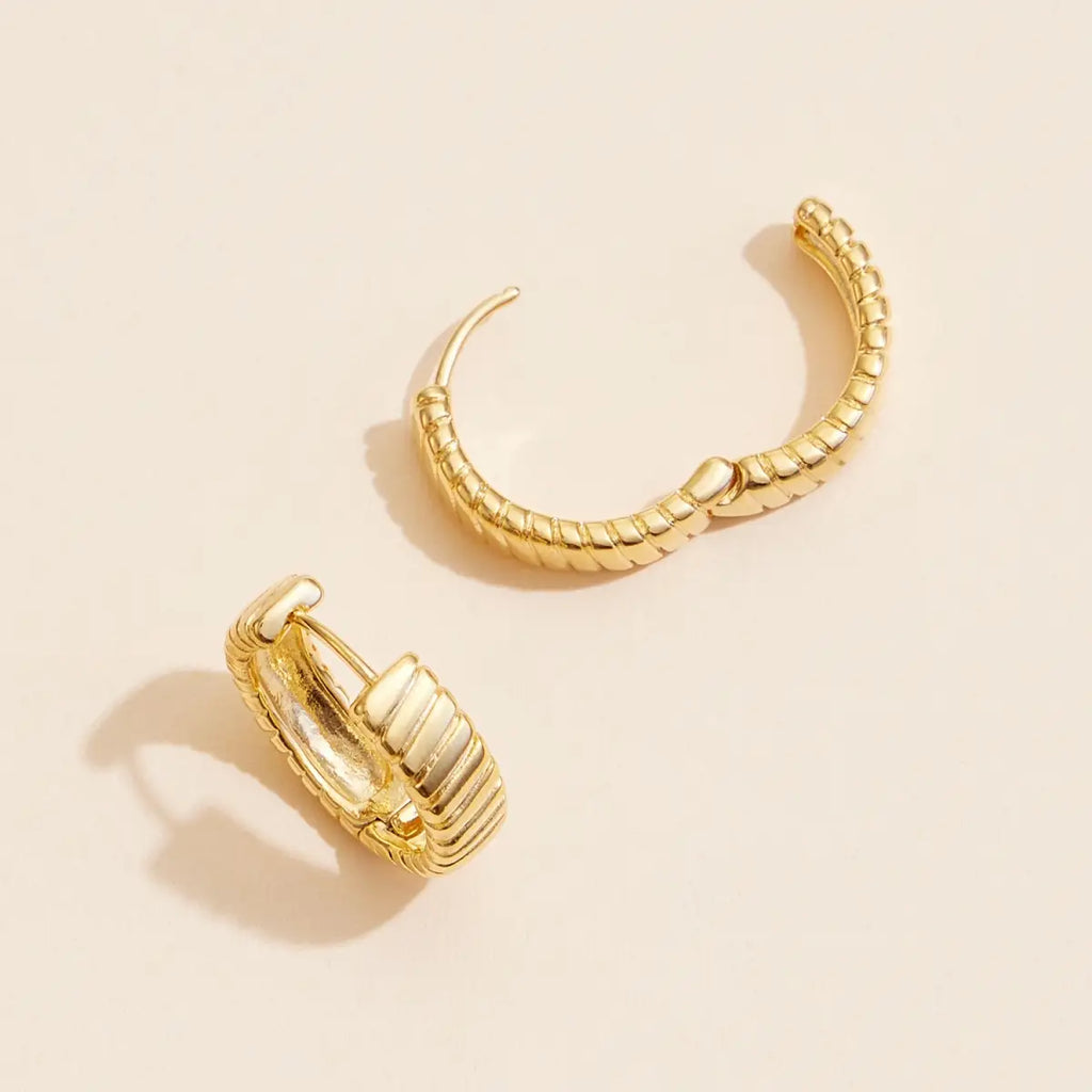 Alice Ribbed Huggies in Gold