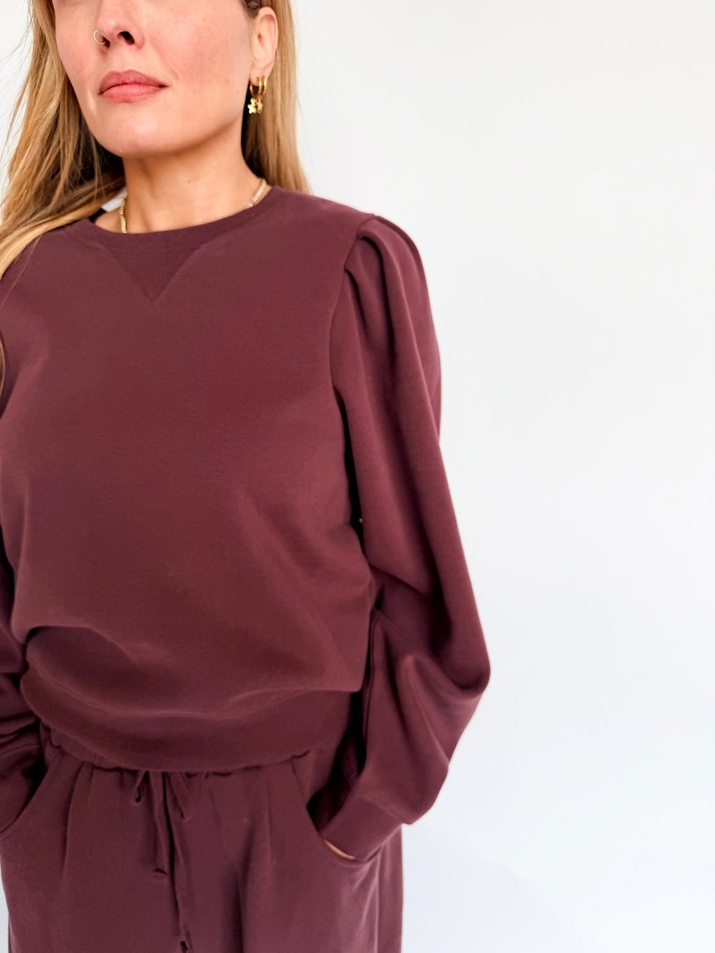 Penelope Puff Sleeve Crew Neck Sweatshirt in Cocoa