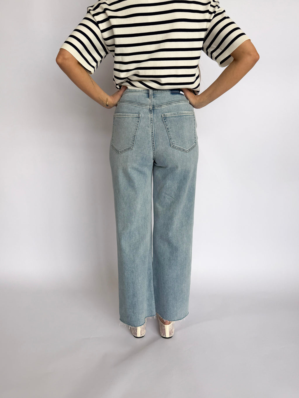 Hendry High Rise Wide Ankle Jeans