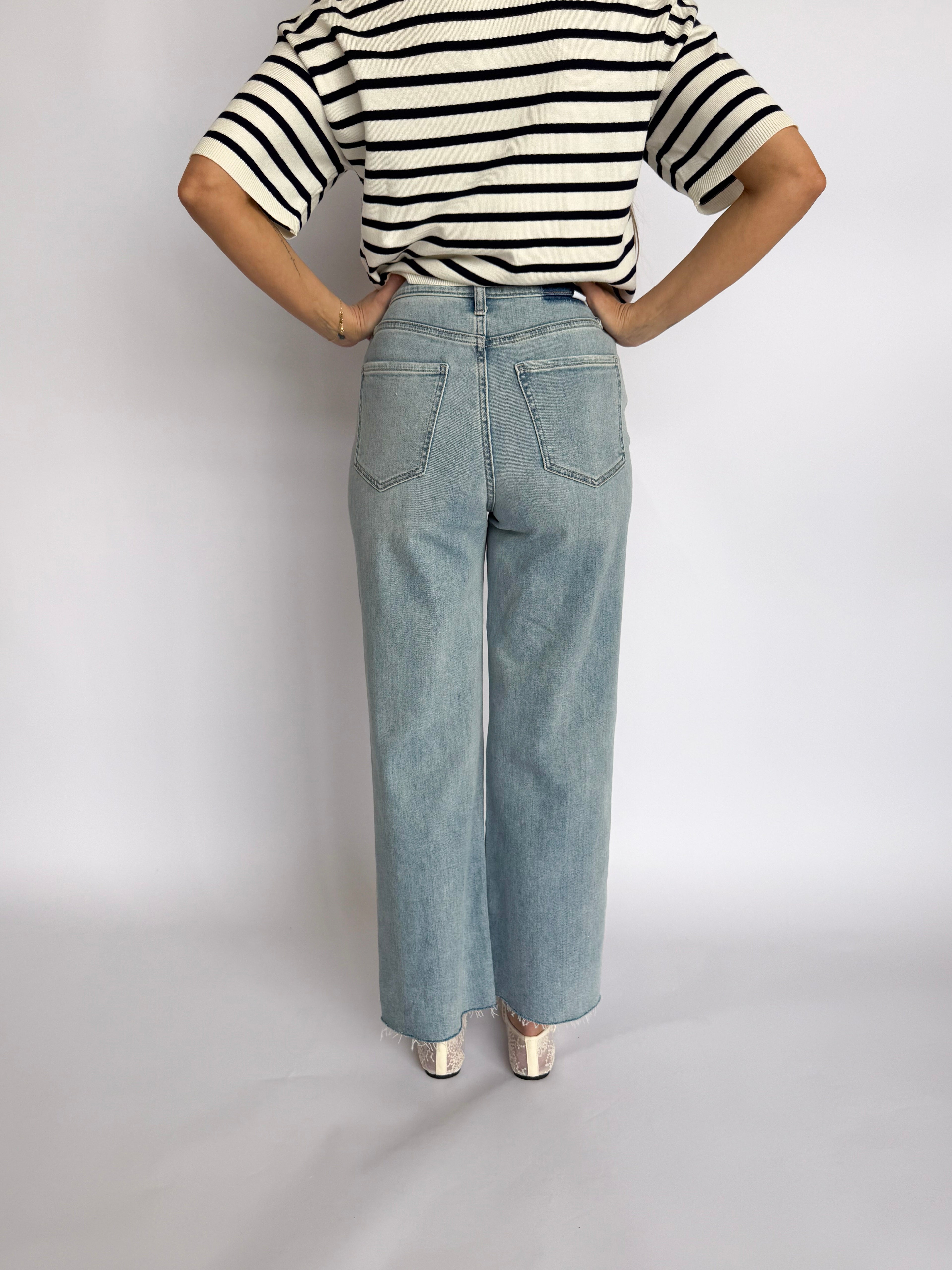 Hendry High Rise Wide Ankle Jeans