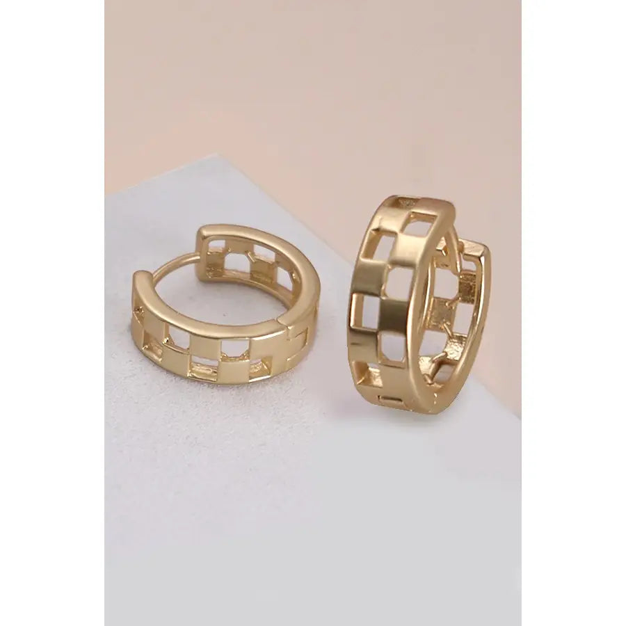 Dana Cutout Checker Huggie Hoops in Gold