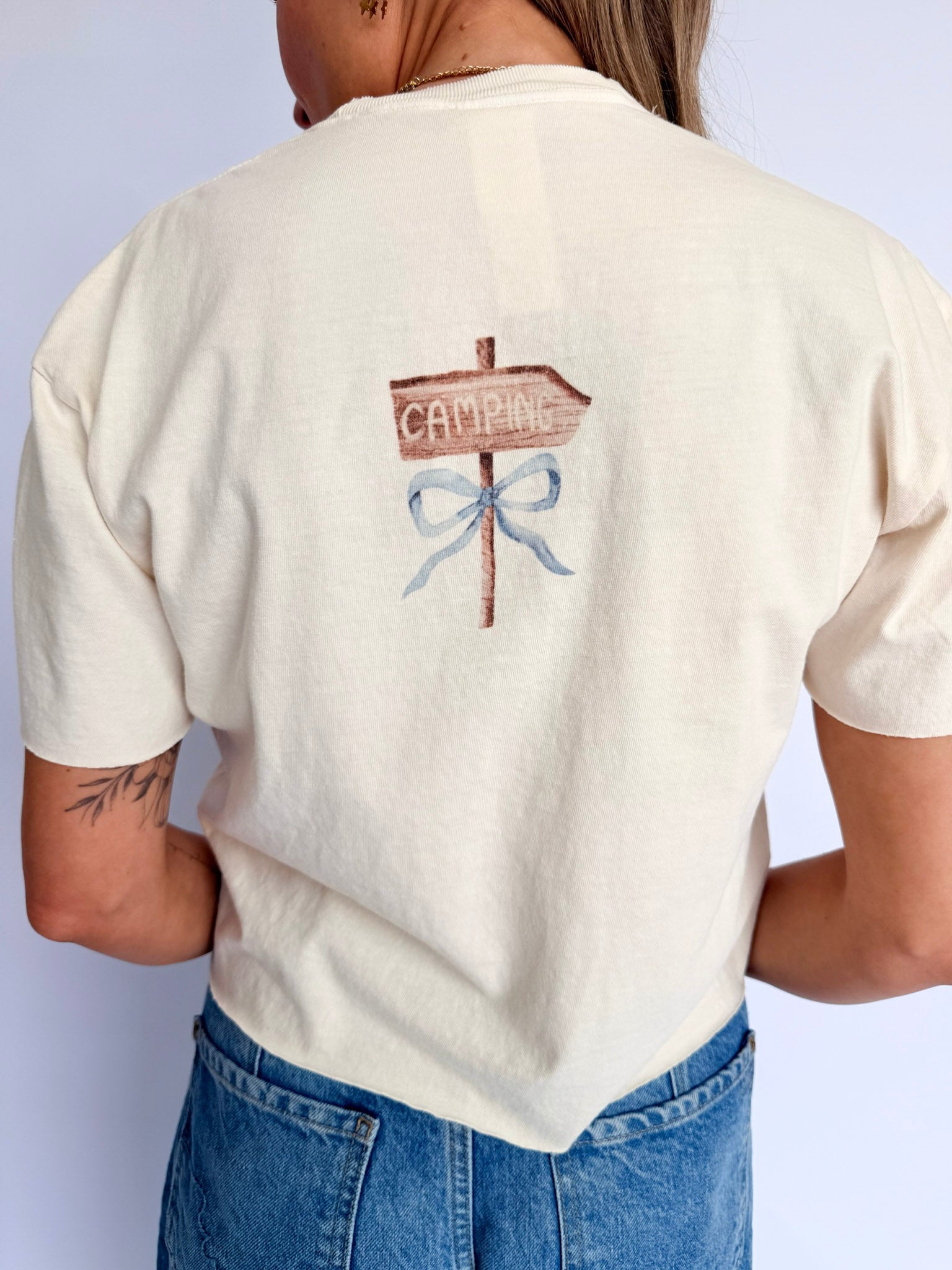 Della Camping Vintage Graphic Cropped Tee