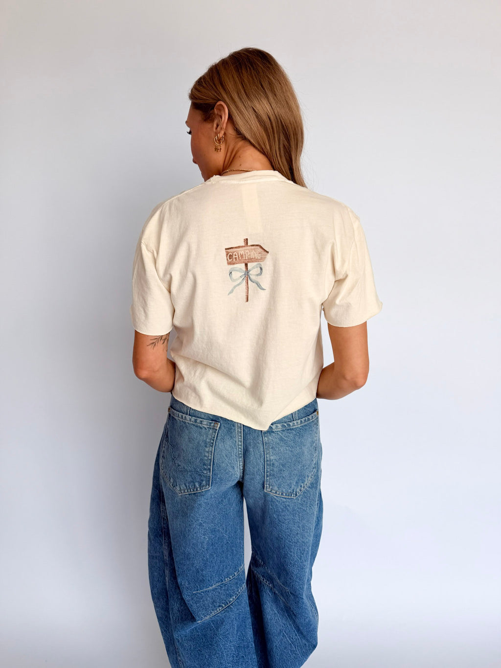 Della Camping Vintage Graphic Cropped Tee