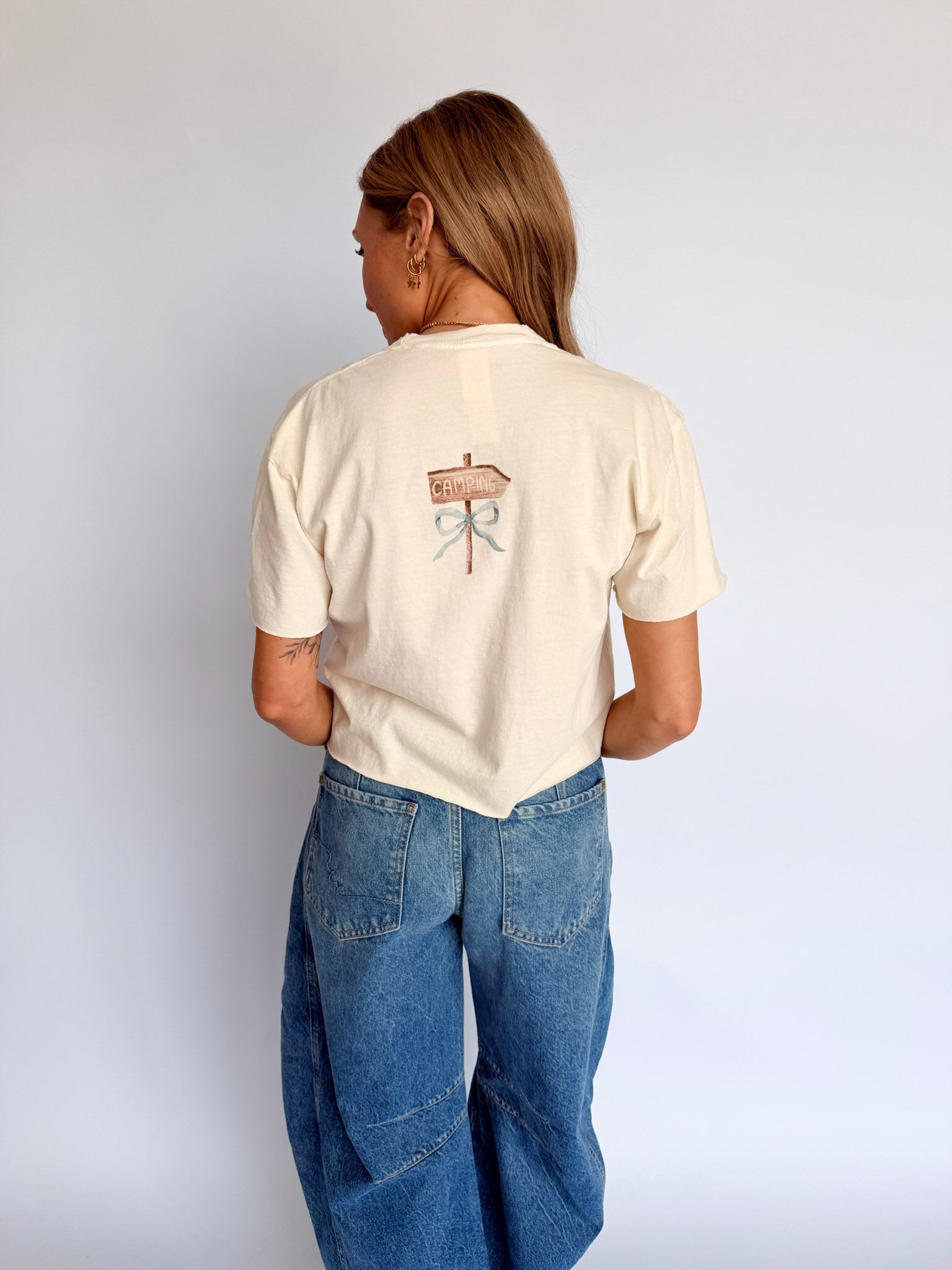 Della Camping Vintage Graphic Cropped Tee