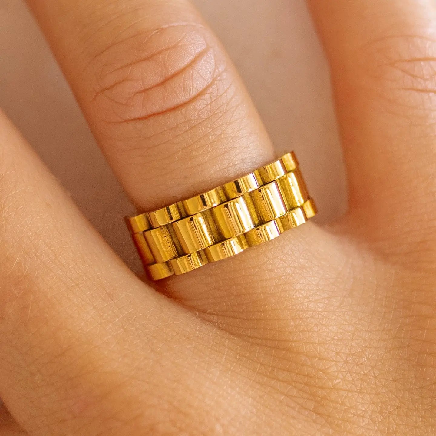 Lineage Ring in Gold