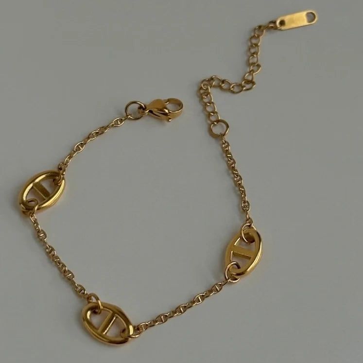 Oval Link Bracelet in Gold