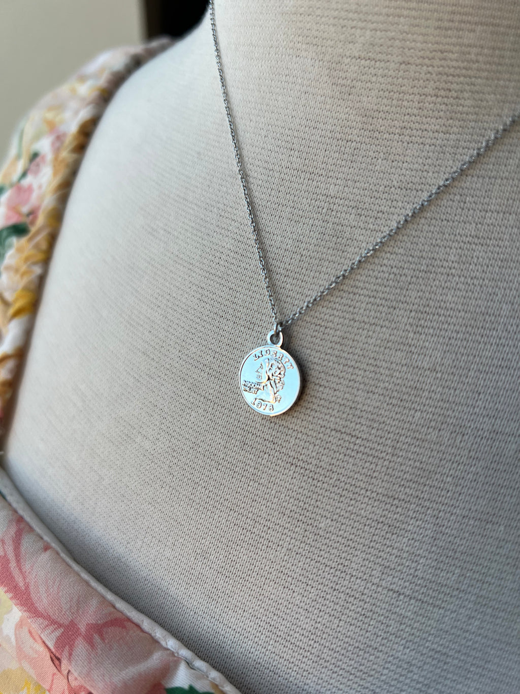 Leni USA Coin Necklace in Silver