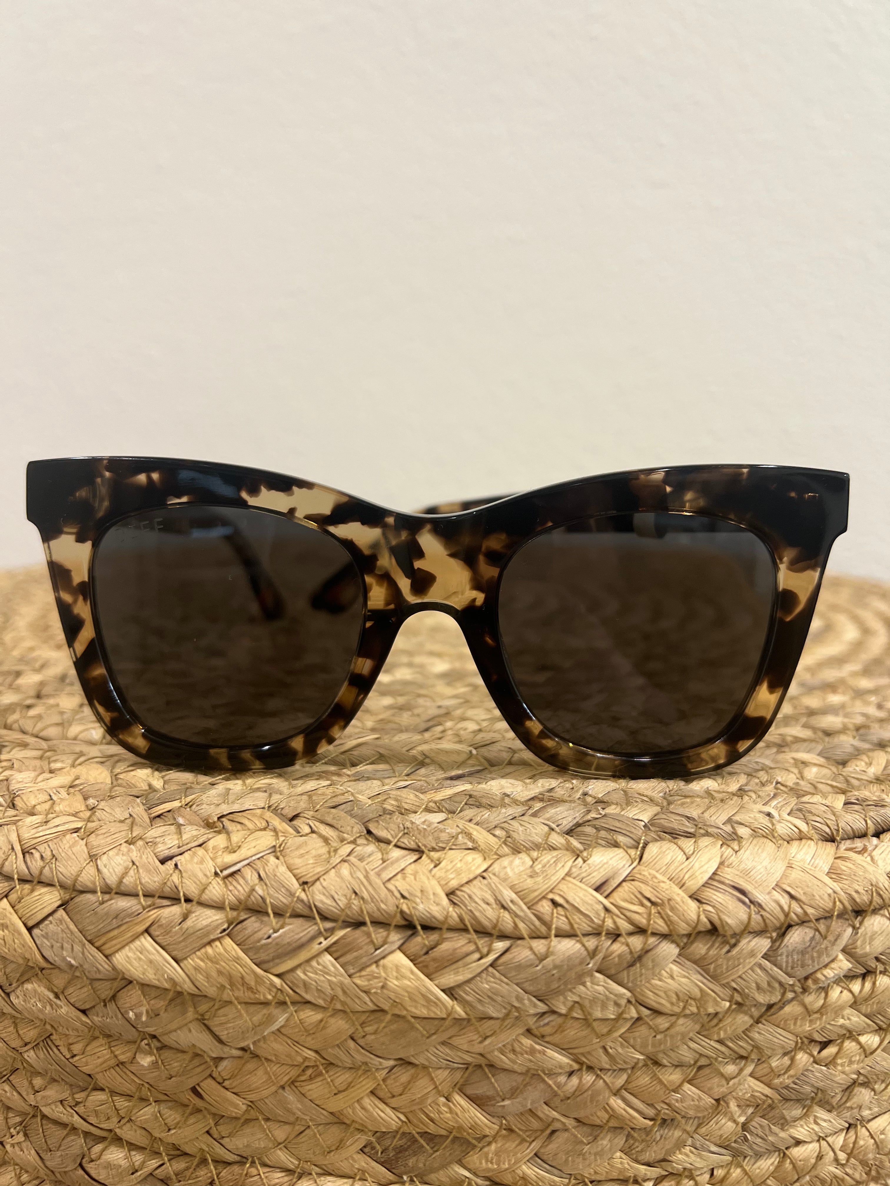 Diff Kaia Sunglasses in Espresso Tortoise