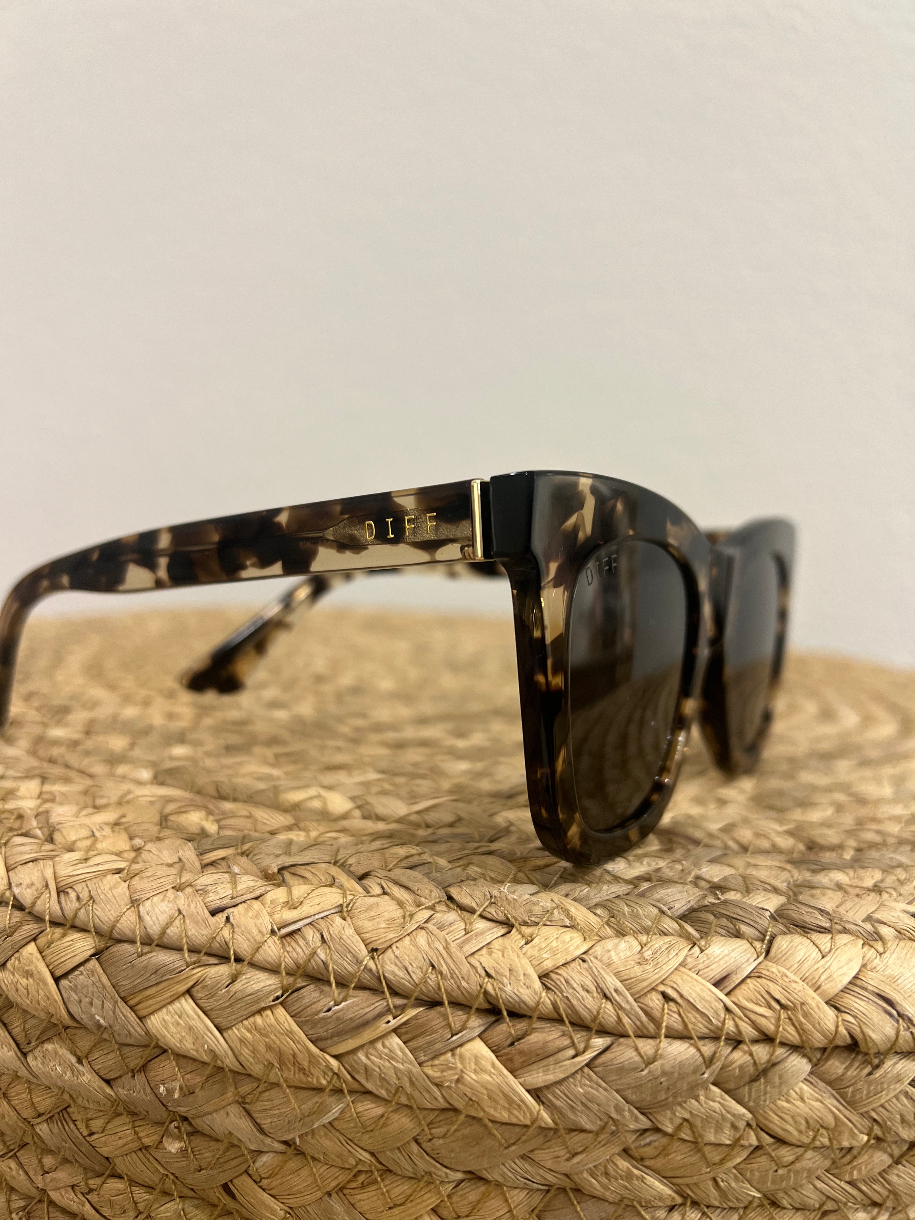 Diff Kaia Sunglasses in Espresso Tortoise