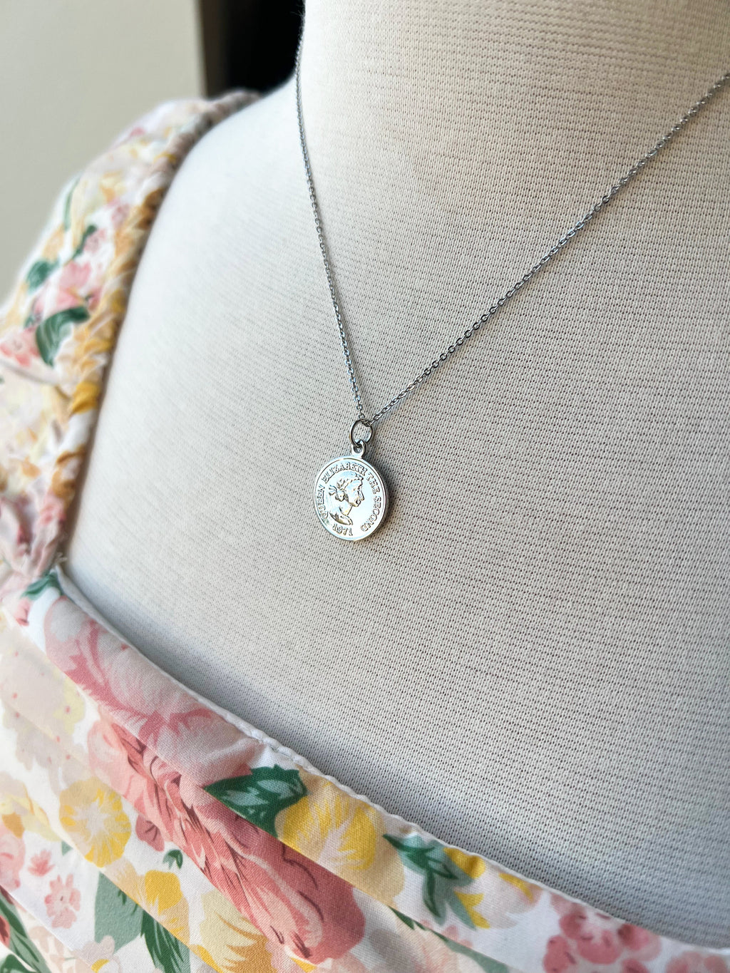 Queen Coin Necklace in Silver