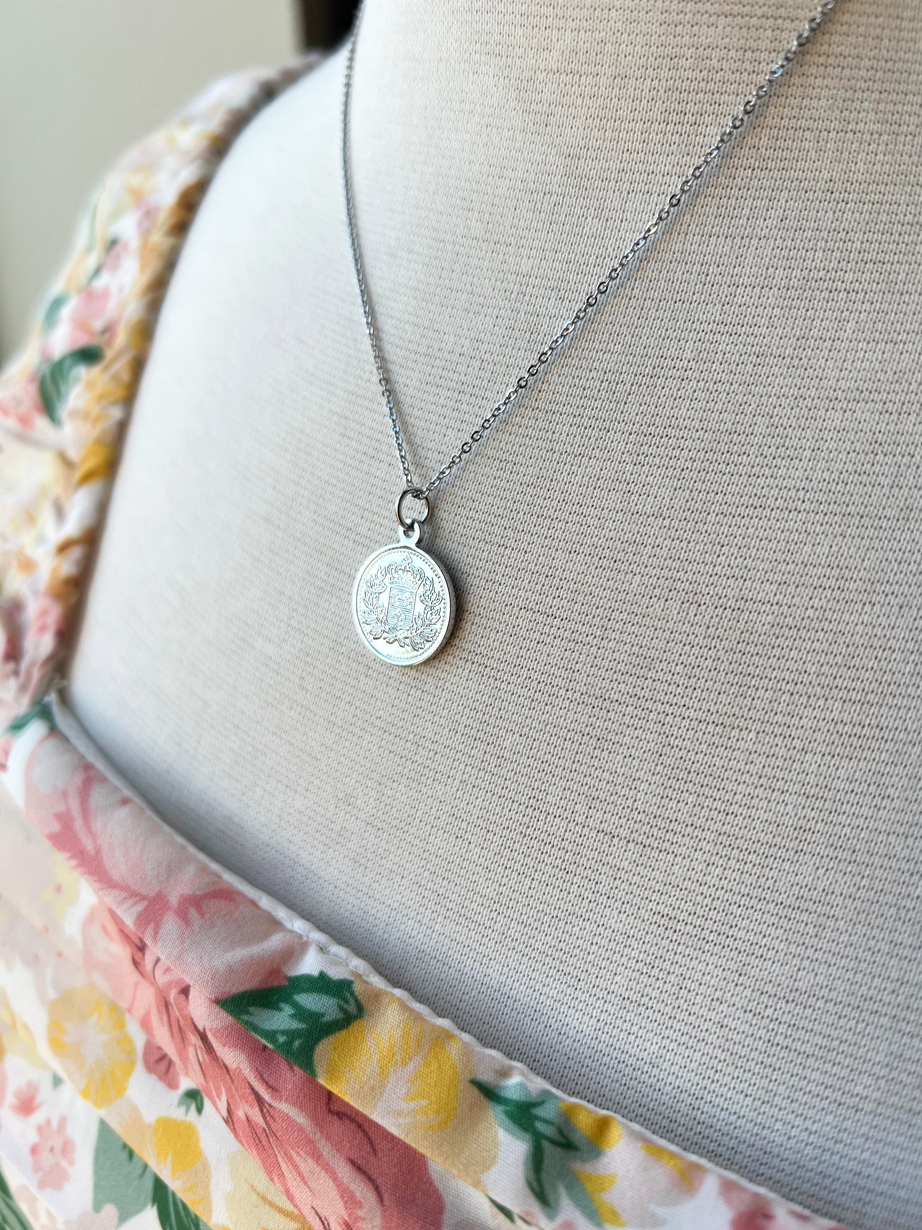 Queen Coin Necklace in Silver