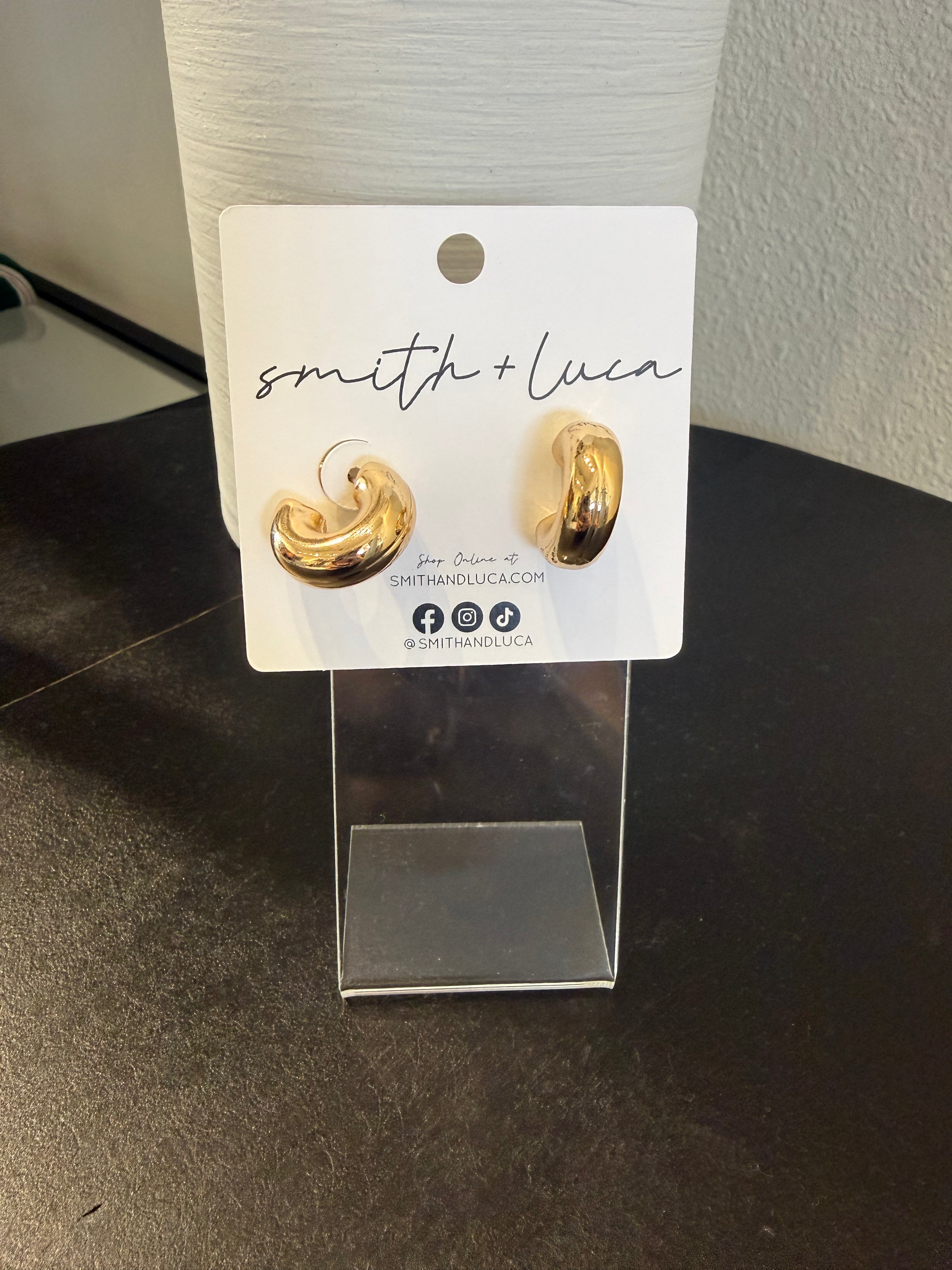 Marta Tube Hoops in Gold