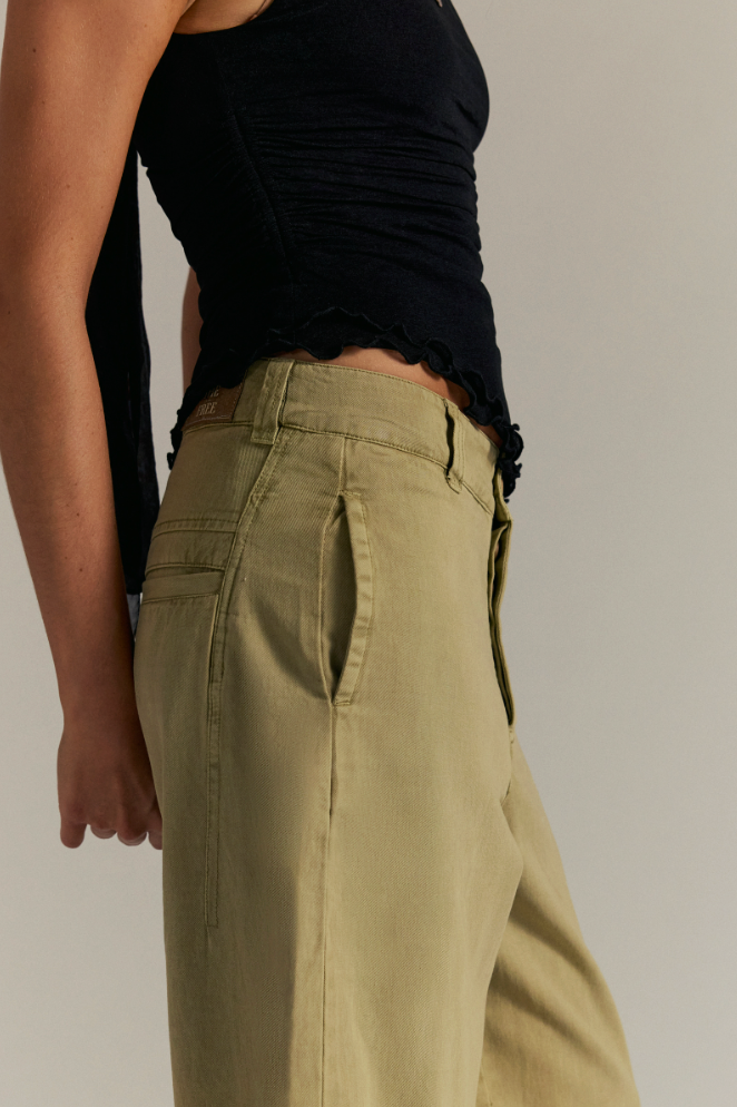 Laydown Chino in Aloe