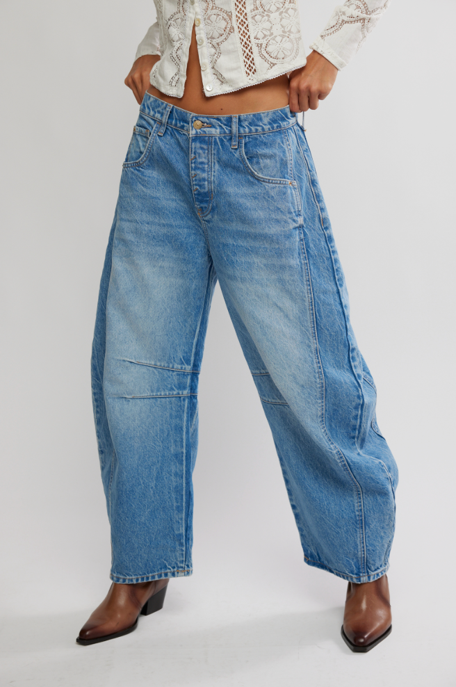 Good Luck Mid-rise Barrel Jeans in Ultra Light Beam