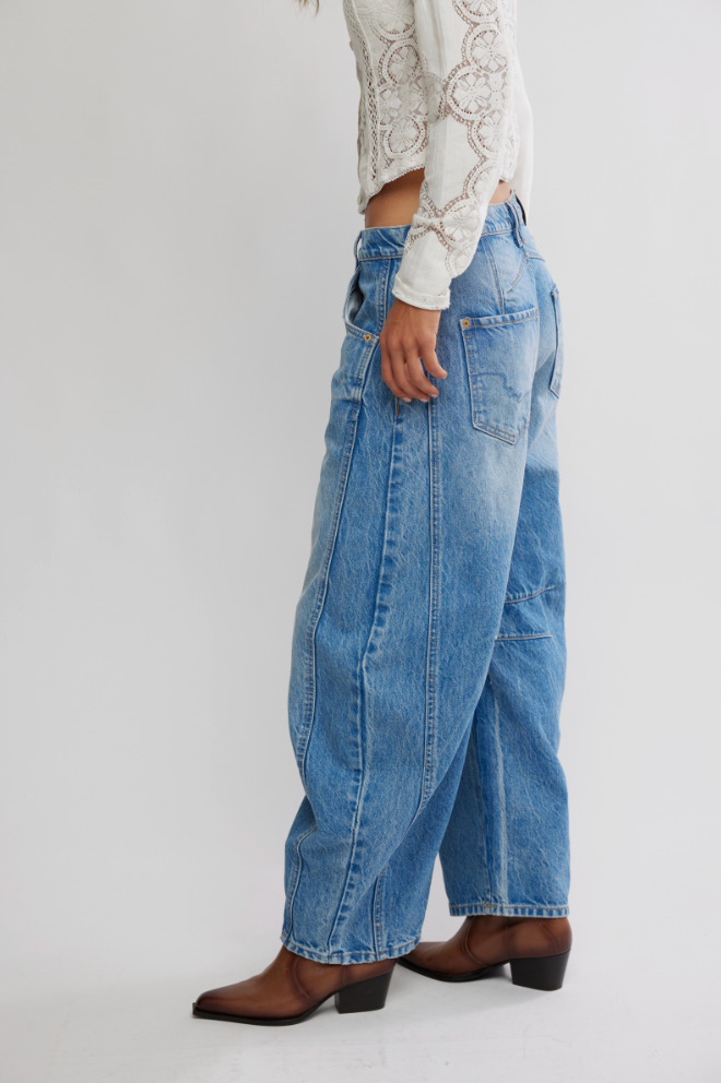 Good Luck Mid-rise Barrel Jeans in Ultra Light Beam