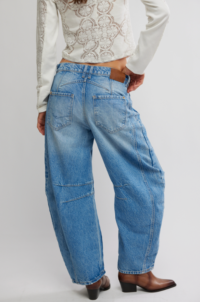 Good Luck Mid-rise Barrel Jeans in Ultra Light Beam