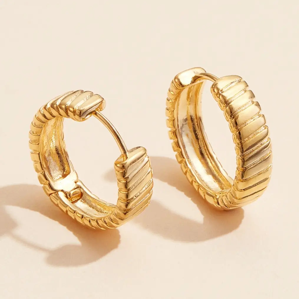 Alice Ribbed Huggies in Gold