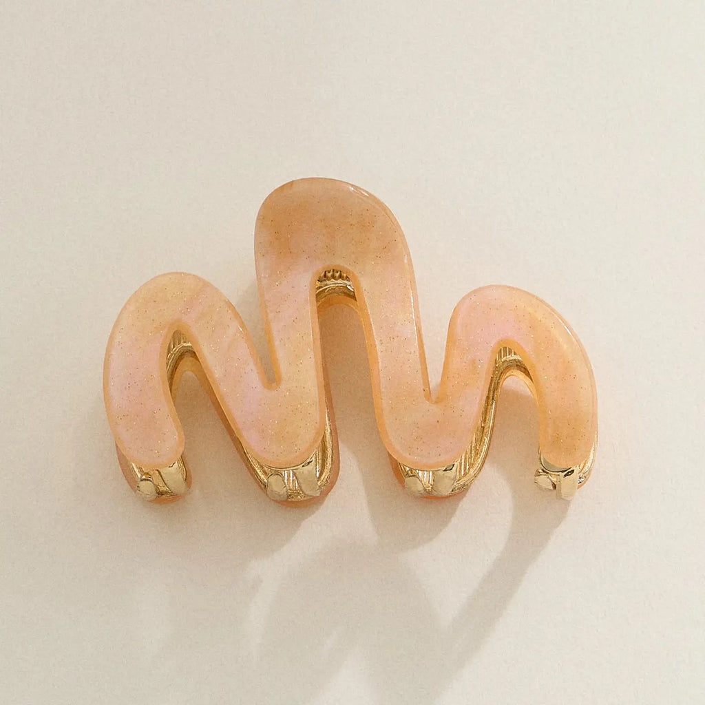 Maya Matte Wavy Claw Clip in Peach
