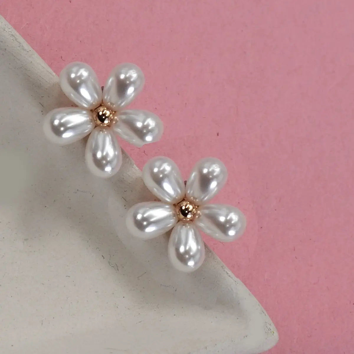 Anna Pearl Daisy Stud Earrings